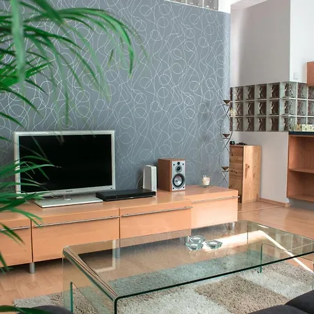 Spacious 2 Apt In Perfect Neighborhood *