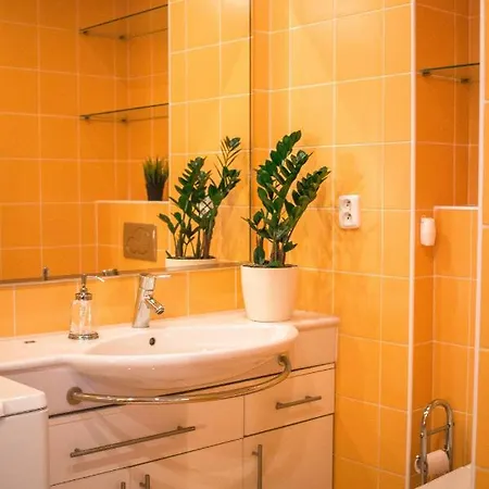 Spacious 2 Apt In Perfect Neighborhood Lejlighed